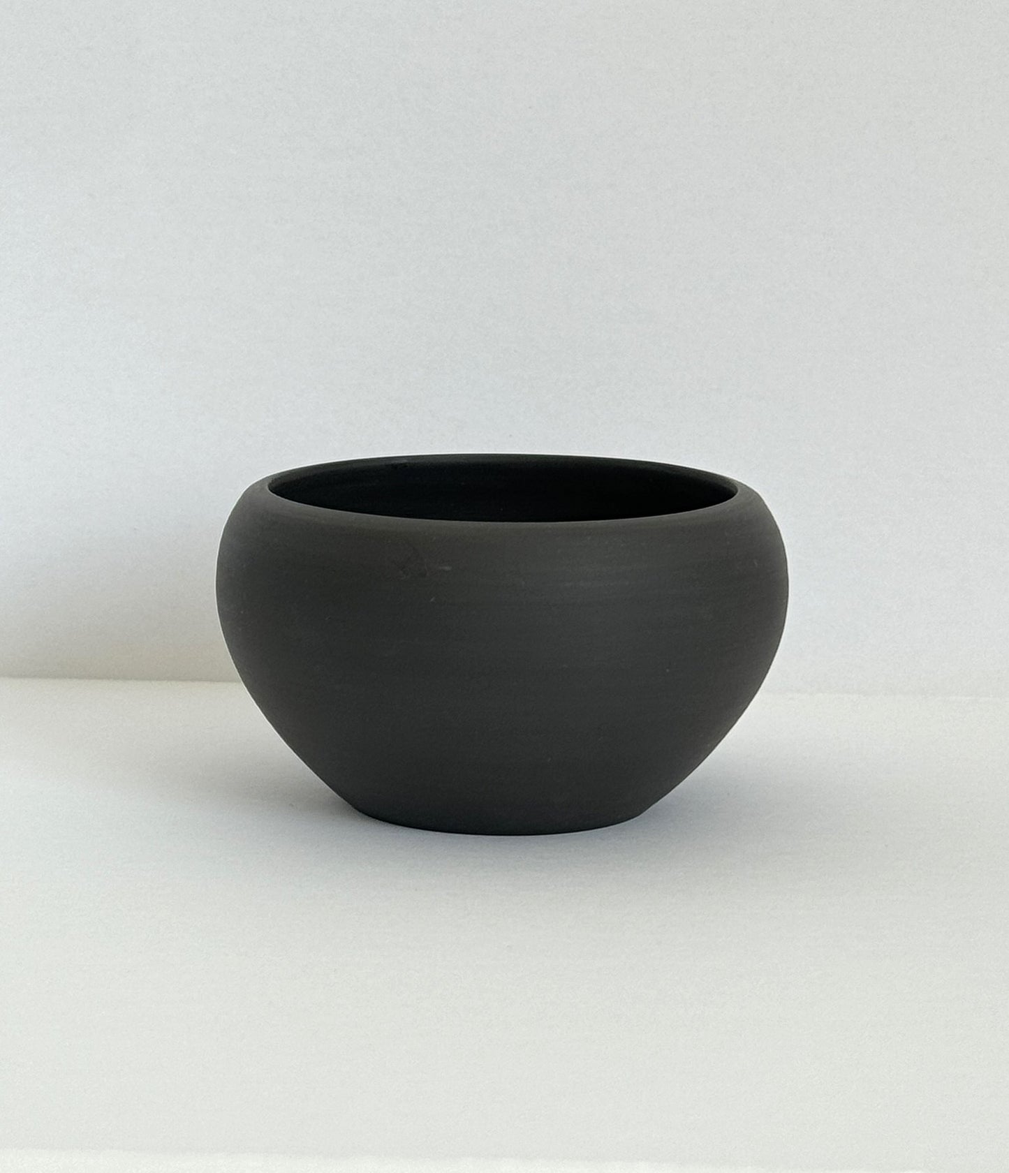 Tea cup Black round shape