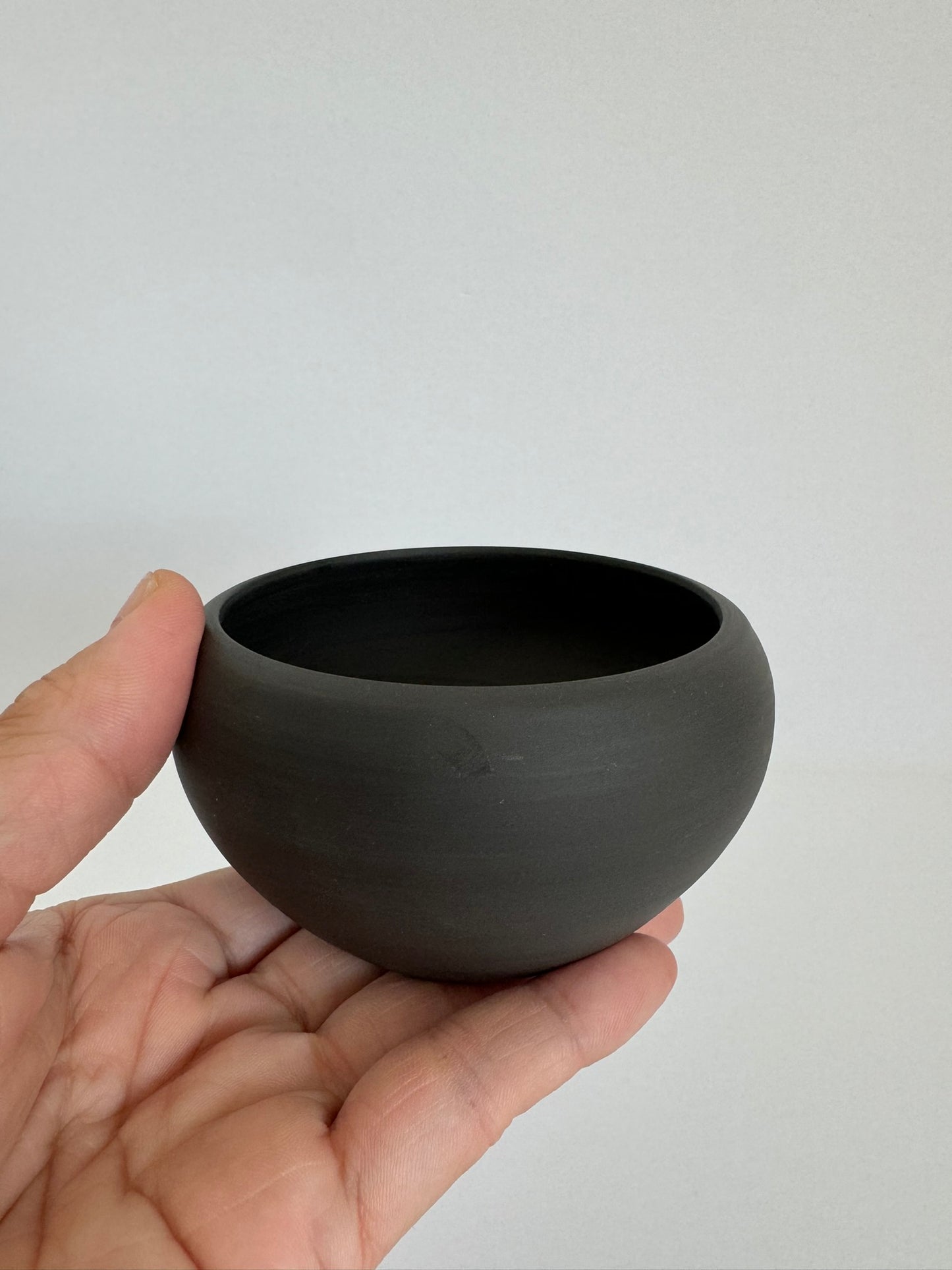 Tea cup Black round shape
