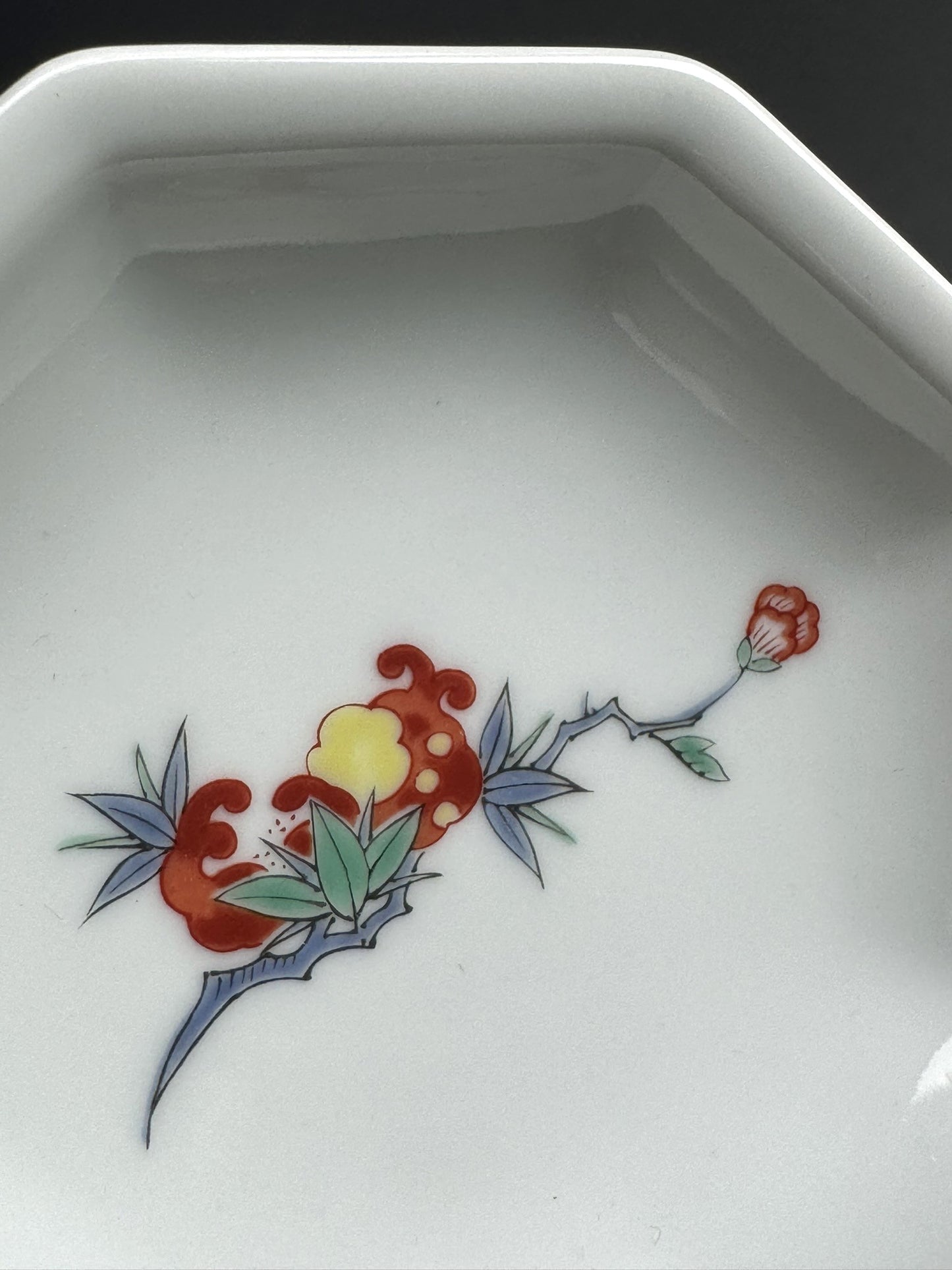Octagonal small plate - pomegranate(Zakuro)
