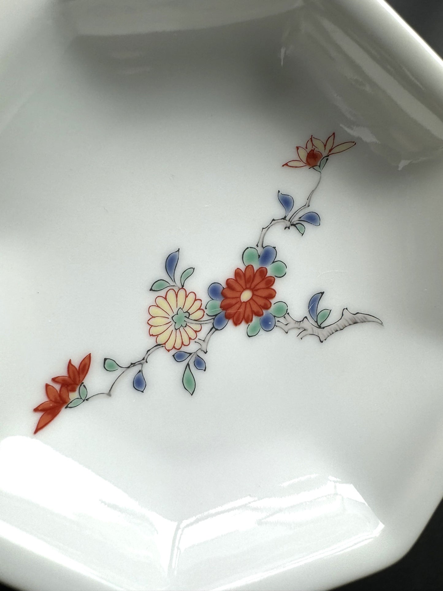Octagonal small plate - Chrysanthemum(Kiku)